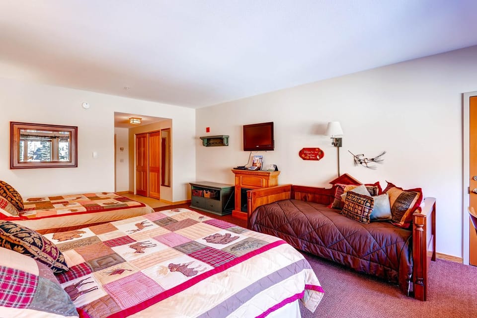 Gateway 5070 Apartment in Keystone