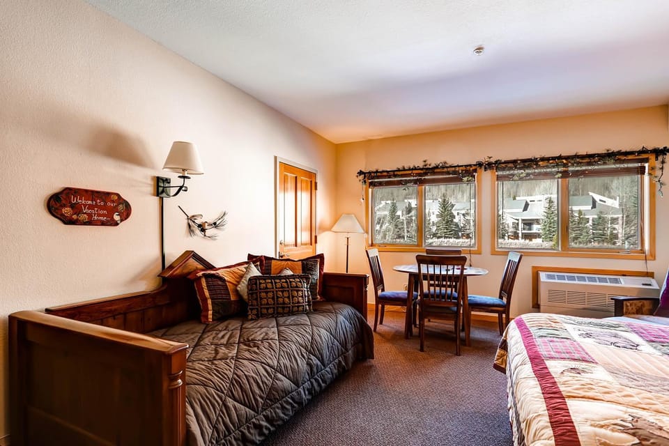 Gateway 5070 Apartment in Keystone