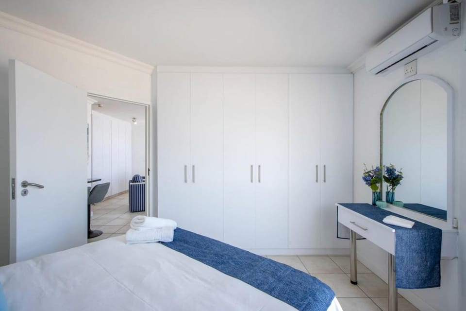 Bed, Photo of the whole room, Bedroom, wardrobe, air conditioner