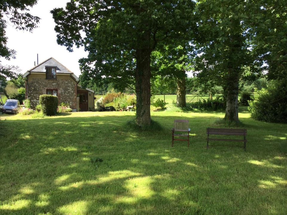 Property building, Spring, Day, Natural landscape, Summer, Garden, Seating area, On site, Garden view