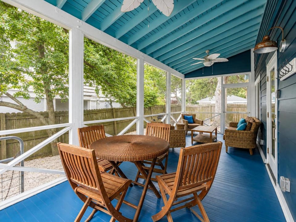 317 W Cooper Ave Stones Throw Pets Considered House in Folly Beach