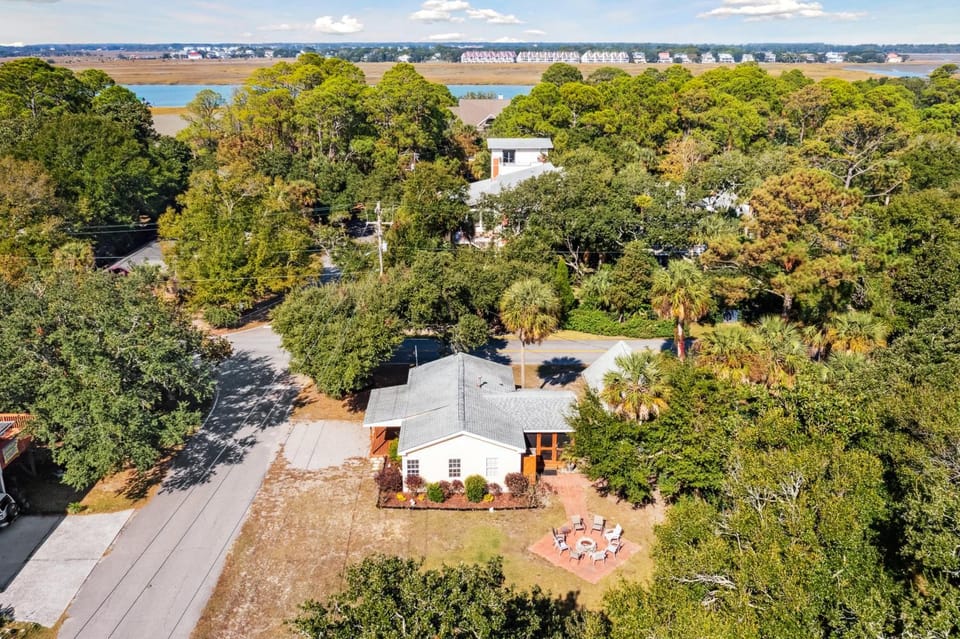 401 E HURON SUNSHINE HOUSE MINS FROM THE BEACH House in Folly Beach