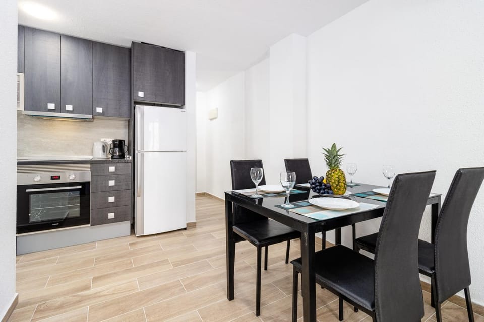 Kitchen or kitchenette, Living room, Dining area, oven