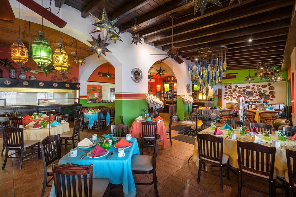 Nearby landmark, Restaurant/places to eat, Restaurant/places to eat, Off site, Fitness centre/facilities, Beach, Landmark view, Shopping Area, Swimming pool, Breakfast, Lunch, Dinner, Alcoholic drinks, Non alcoholic drinks