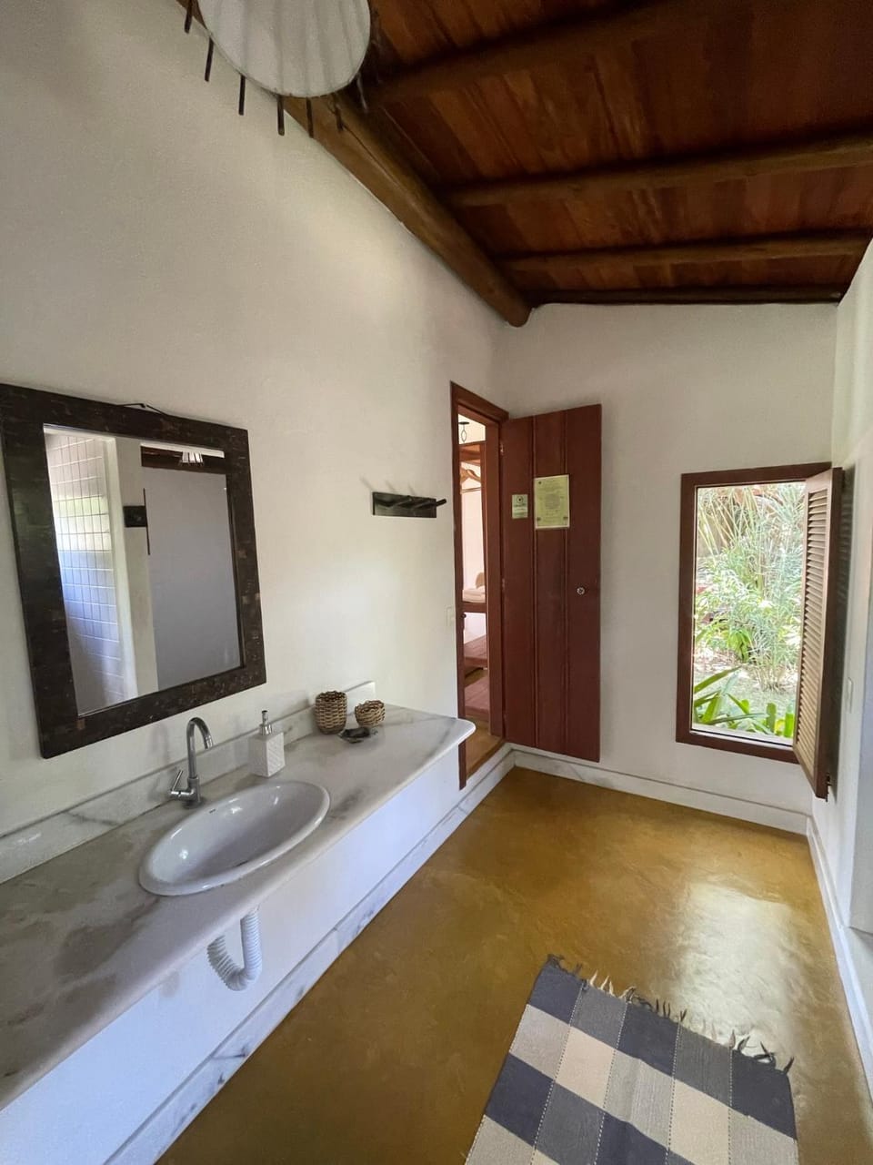 Bathroom, towels