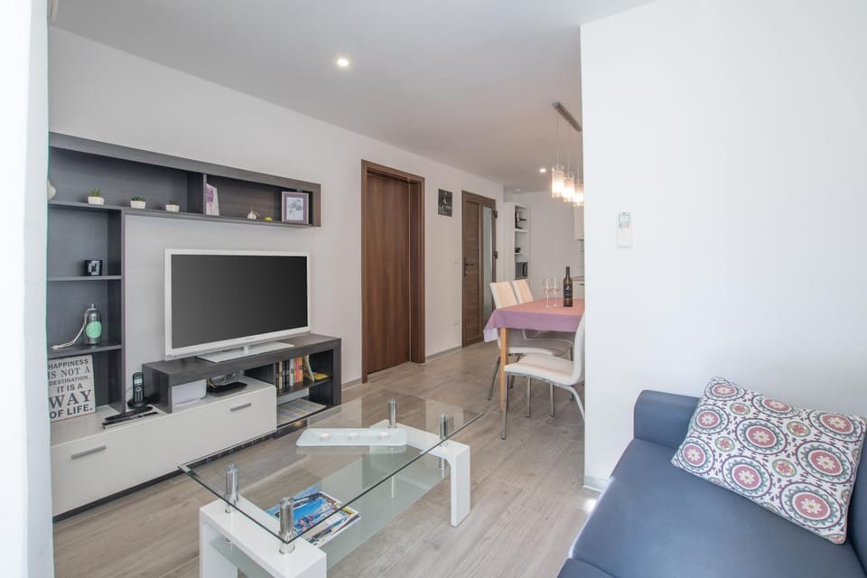 Communal lounge/ TV room, Living room, Photo of the whole room, Seating area