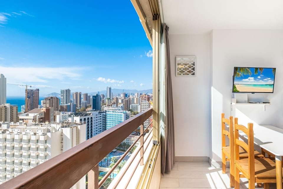 Day, Natural landscape, TV and multimedia, View (from property/room), Dining area, City view, Sea view