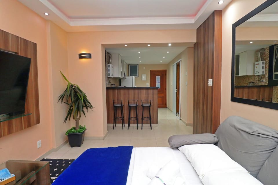 Bed, TV and multimedia, Living room, Dining area