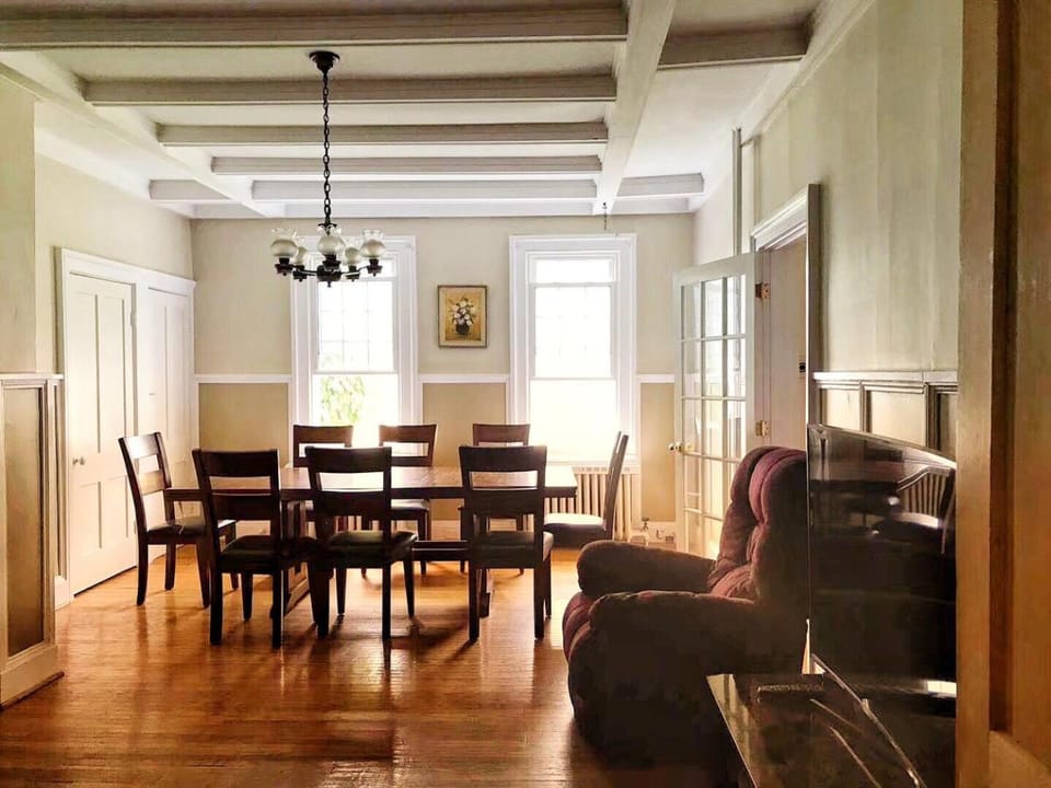 WHITE SWAN House House in Niagara Falls