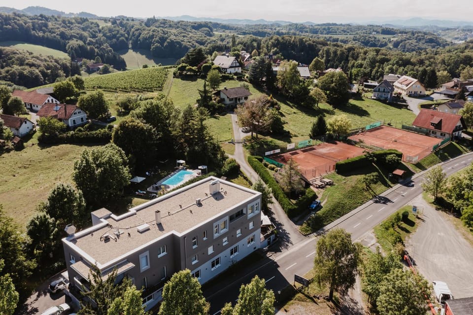 Ewitsch 13 - Hotel Garni Bed and Breakfast in Styria