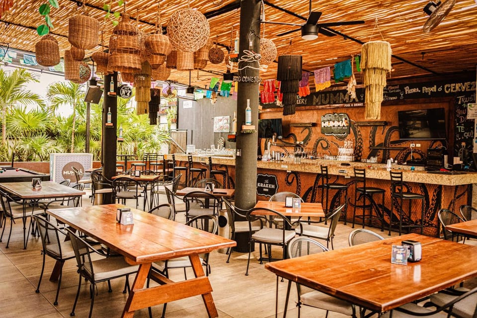 Restaurant/places to eat, Lounge or bar