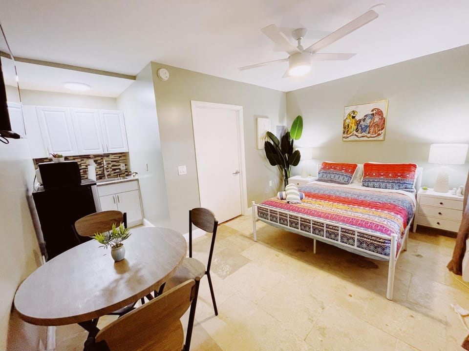 Bed, TV and multimedia, Kitchen or kitchenette, Seating area, Dining area, Bedroom, acessibility