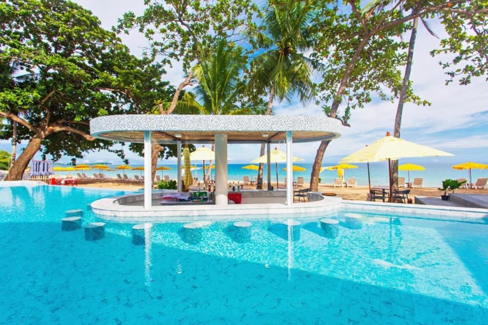 Seating area, Swimming pool, Swimming pool