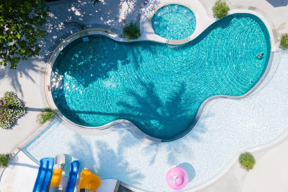 Day, Pool view, Swimming pool, sunbed