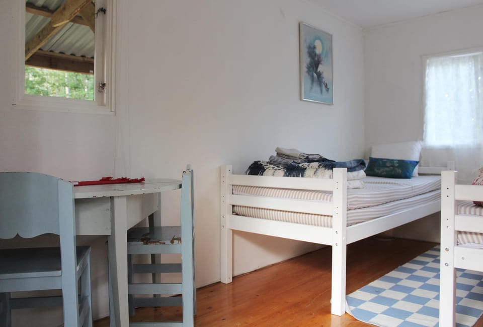 Property building, Bed, Day, Summer, Photo of the whole room, Seating area, Dining area, Bedroom, On site