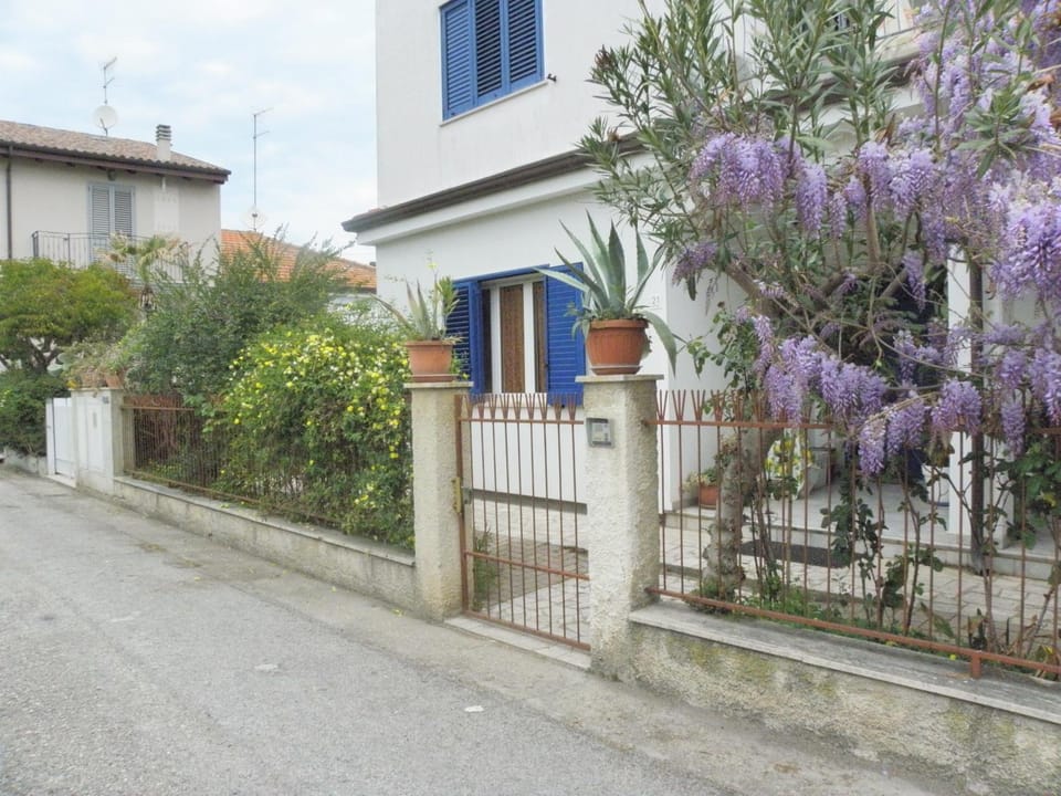 Property building, Street view