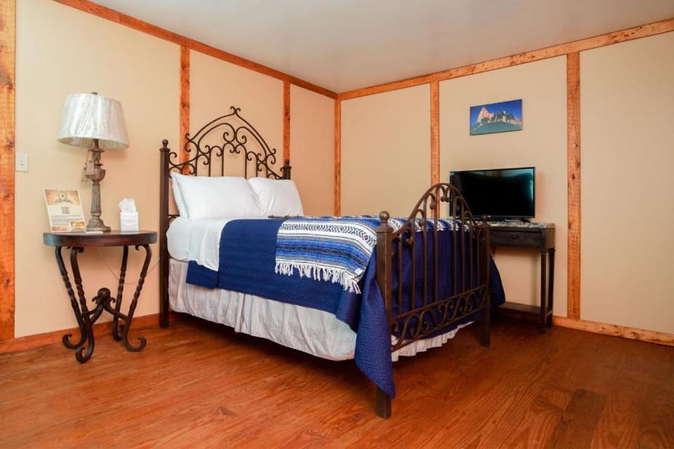 Round Top Hotel Bed and Breakfast in Round Top