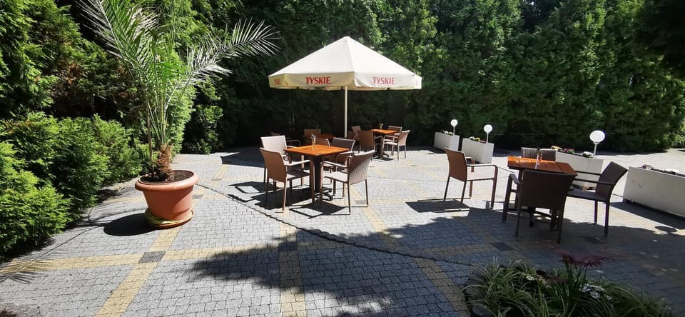 Restaurant/places to eat, Garden, Garden view