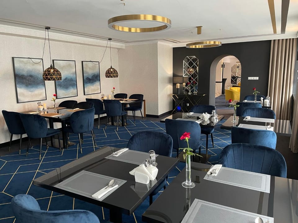 Restaurant/places to eat, Lunch