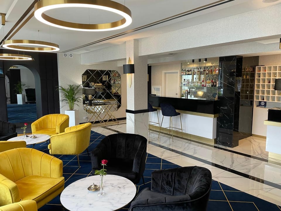 Restaurant/places to eat, Lounge or bar, Drinks
