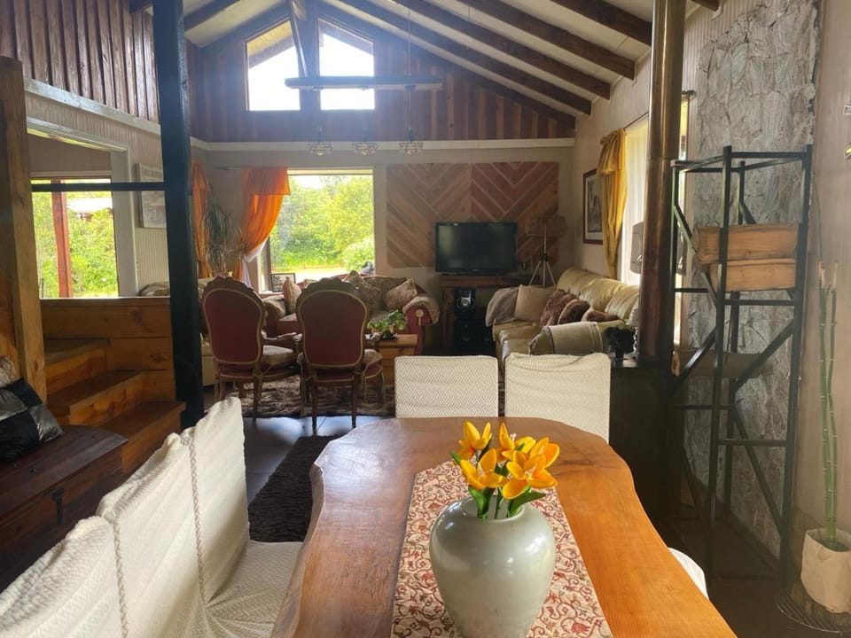 Communal lounge/ TV room, Day, TV and multimedia, Living room, Seating area, Dining area, Evening entertainment