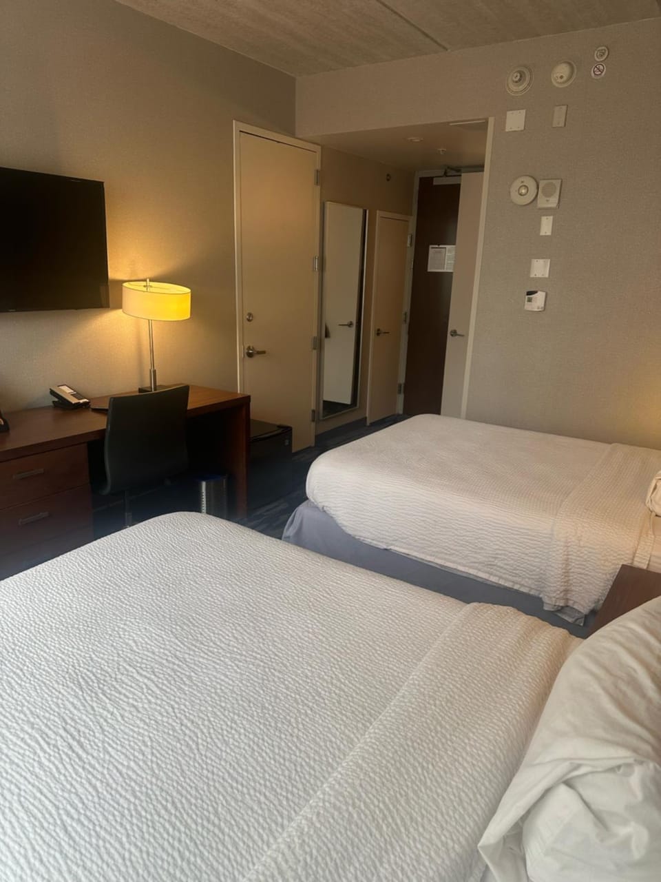 Bed, TV and multimedia, Bedroom