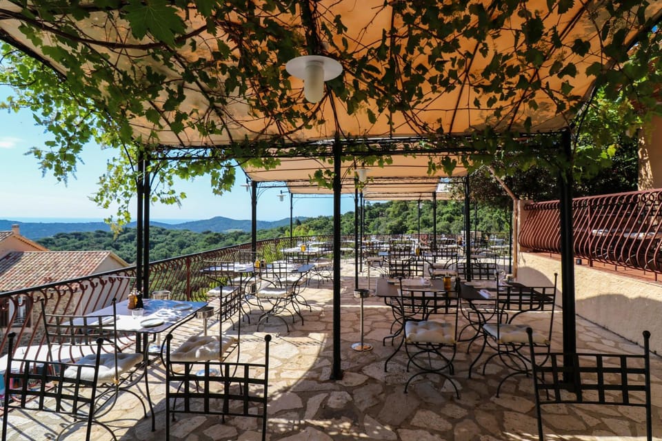 Restaurant/places to eat, Balcony/Terrace