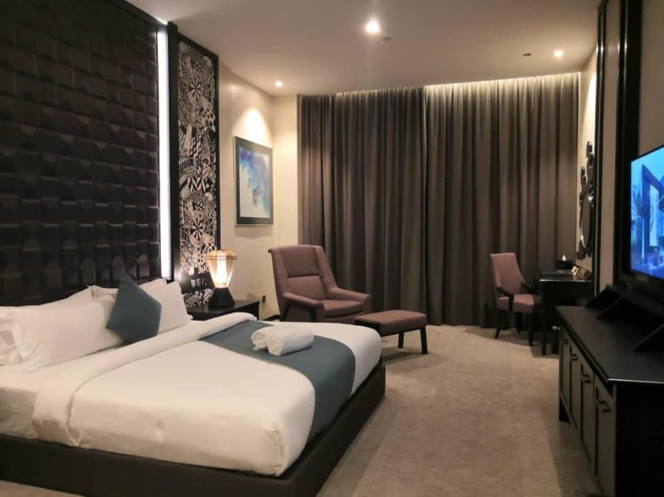 Bed, TV and multimedia, Bedroom
