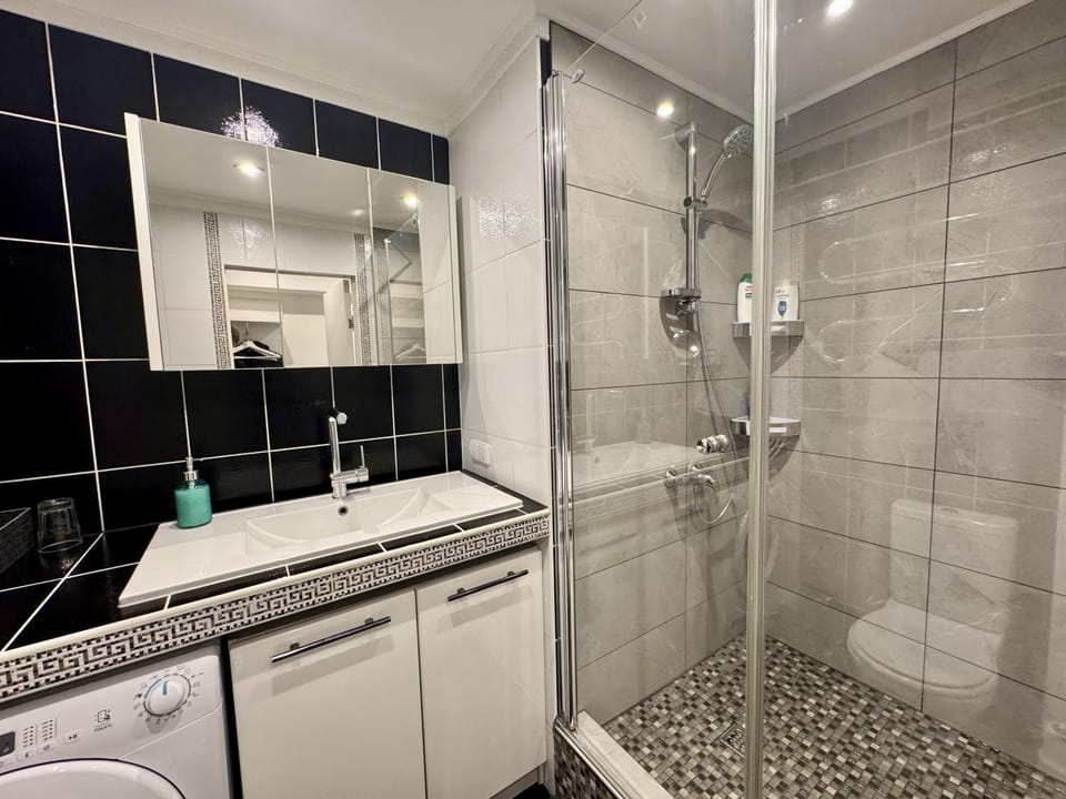 Shower, Bathroom