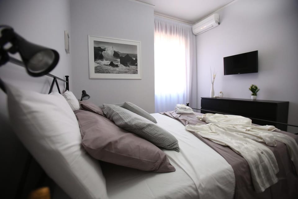 Other, Photo of the whole room, Decorative detail, Bedroom