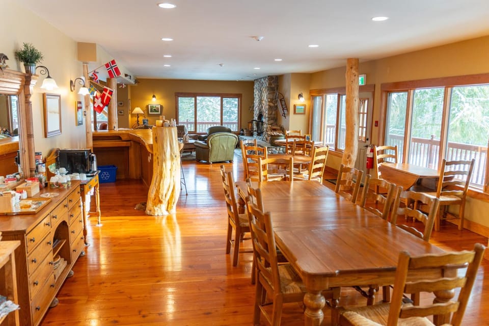 Coffee/tea facilities, Lounge or bar, Dining area