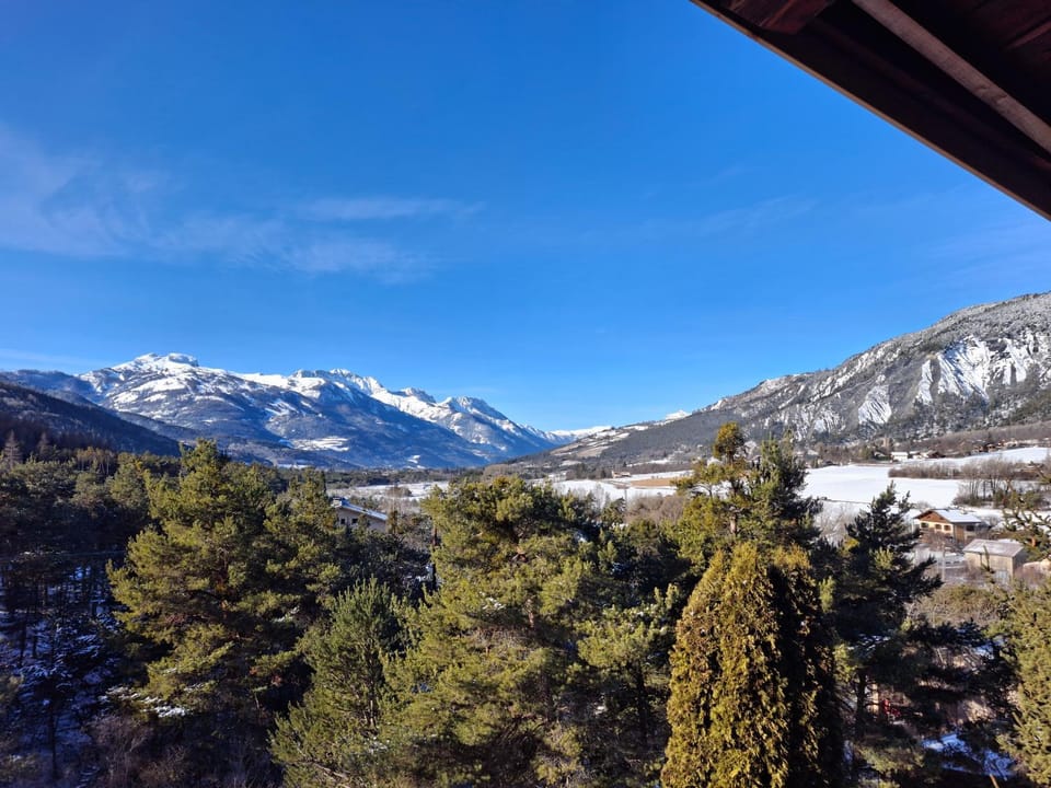 Nearby landmark, Natural landscape, Winter, Mountain view
