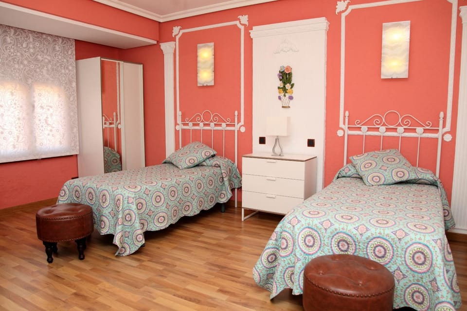 Photo of the whole room, Inner courtyard view