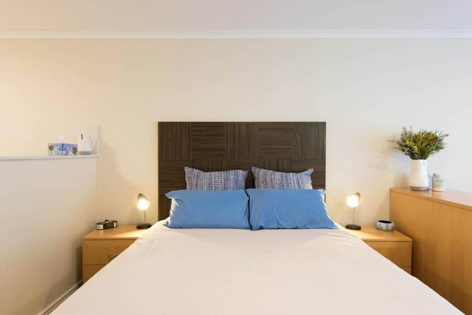 Grande Esplanade Studio - New bathroom Apartment in Manly