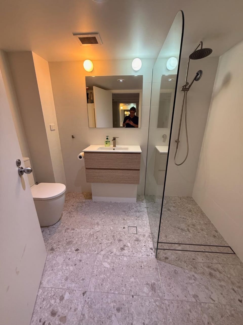 Grande Esplanade Studio - New bathroom Apartment in Manly