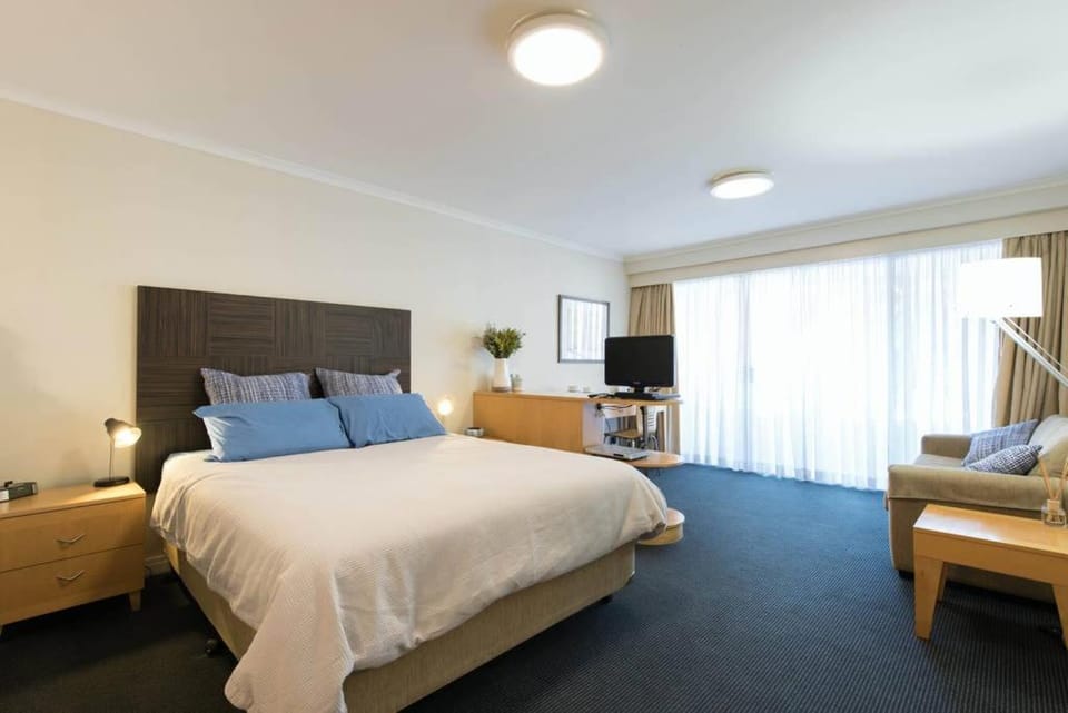 Grande Esplanade Studio - New bathroom Apartment in Manly