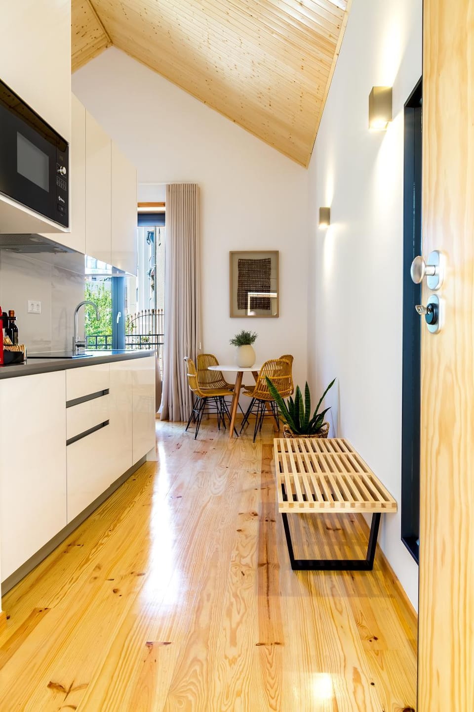 Kitchen or kitchenette, Seating area, Dining area