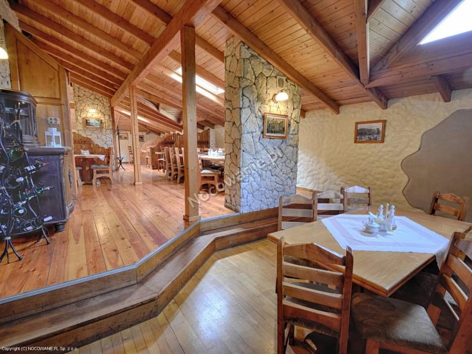 Restaurant/places to eat, Internal: Not applicable to any particular room