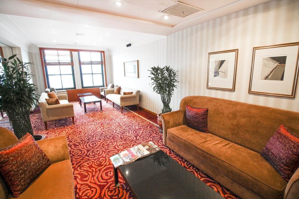 Lounge or bar, Food and drinks