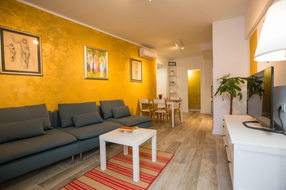 TV and multimedia, Living room, Dining area
