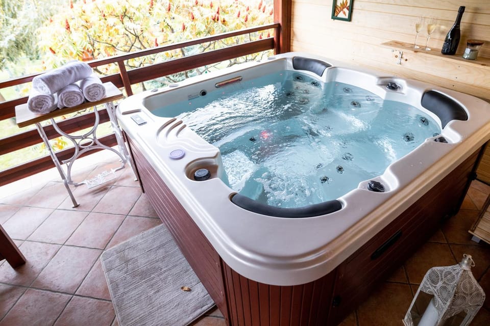 Natural landscape, Hot Tub, View (from property/room), Spa and wellness centre/facilities, Landmark view, Sunset, Inner courtyard view, towels