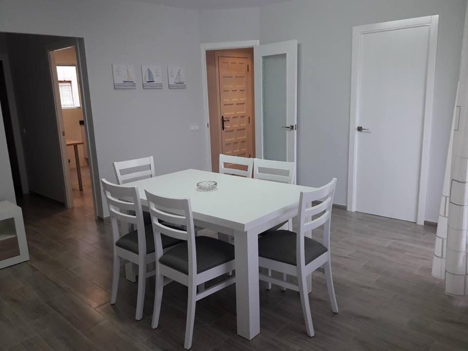 Photo of the whole room, Dining area
