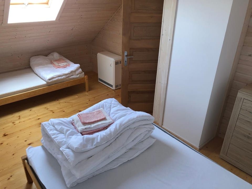 Bed, Bedroom, heating