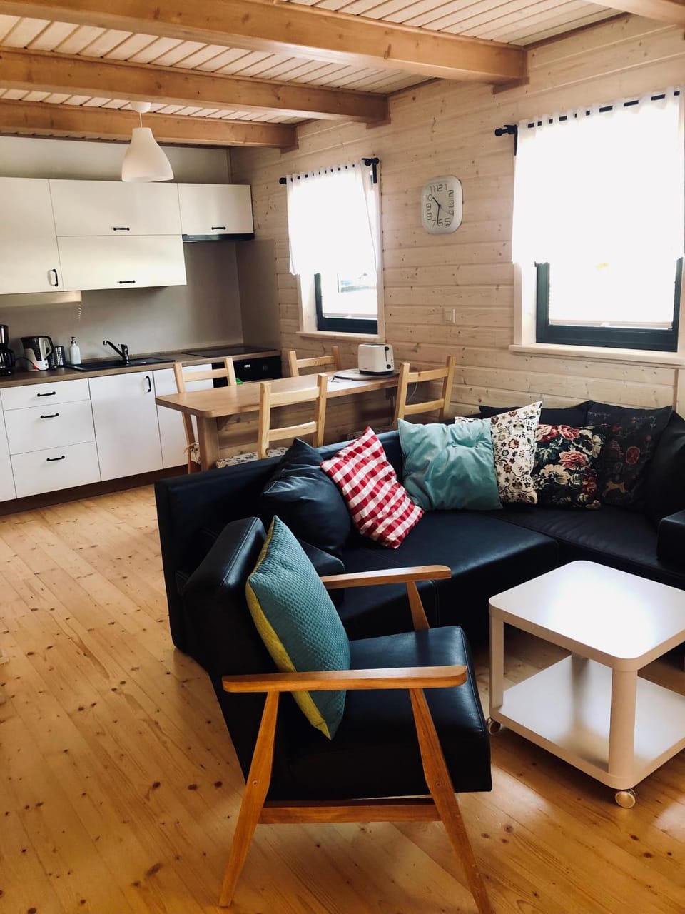 Coffee/tea facilities, Dining area, kitchen