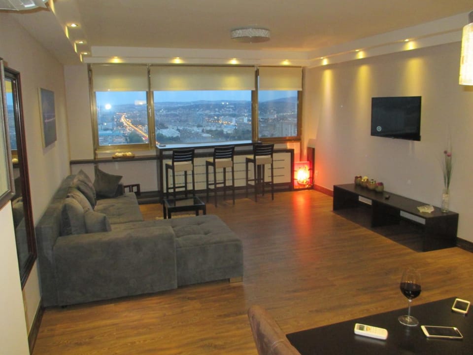 Photo of the whole room, City view, Sunset