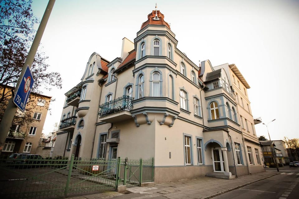 Property building, Facade/entrance