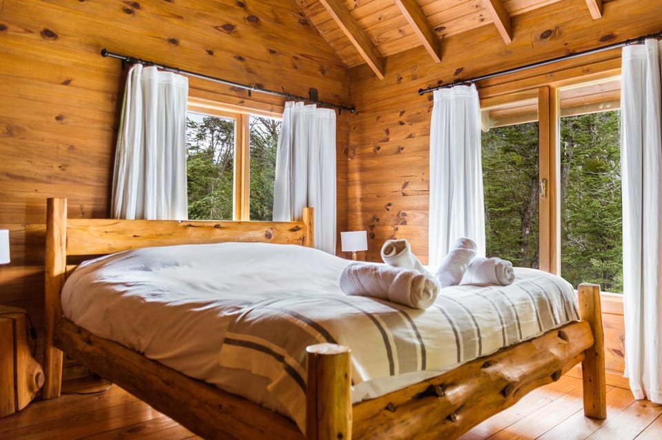 Photo of the whole room, Decorative detail, Decorative detail, Bedroom, Landmark view, safe