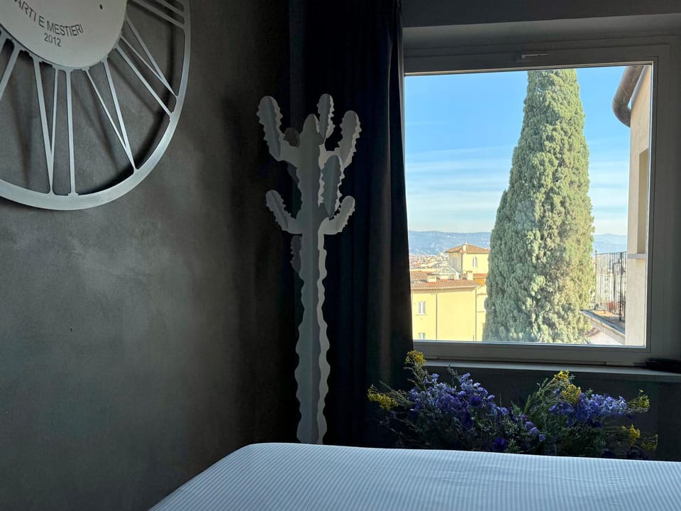 Bed, Photo of the whole room, Bedroom, City view, Garden view, Landmark view, Mountain view, air conditioner