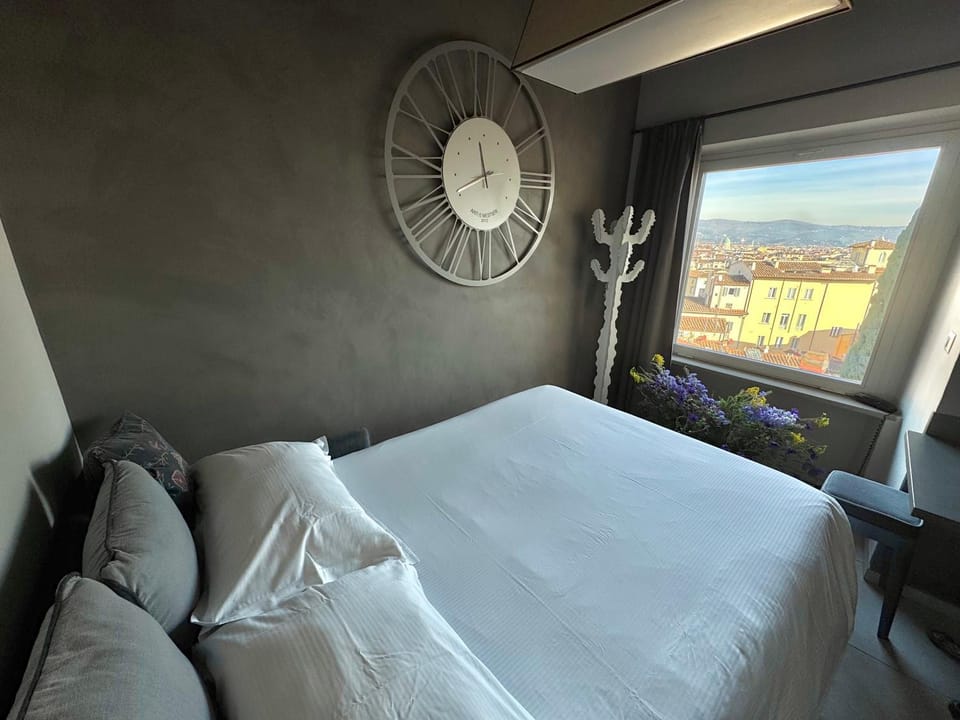 Bed, View (from property/room), Photo of the whole room, Bedroom, City view, Garden view, Landmark view, River view, Street view