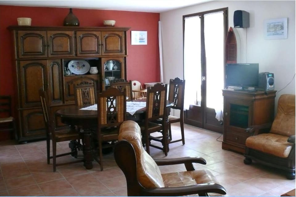 Maison Bord Du Lac House in Nouvelle-Aquitaine